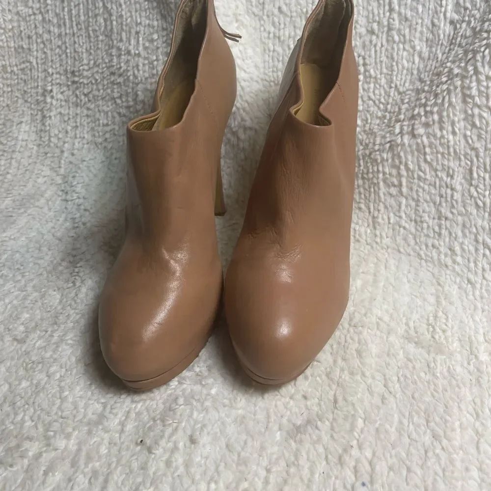 Nine West leather Camel ankle platform heels boots.SZ10M back zipper.